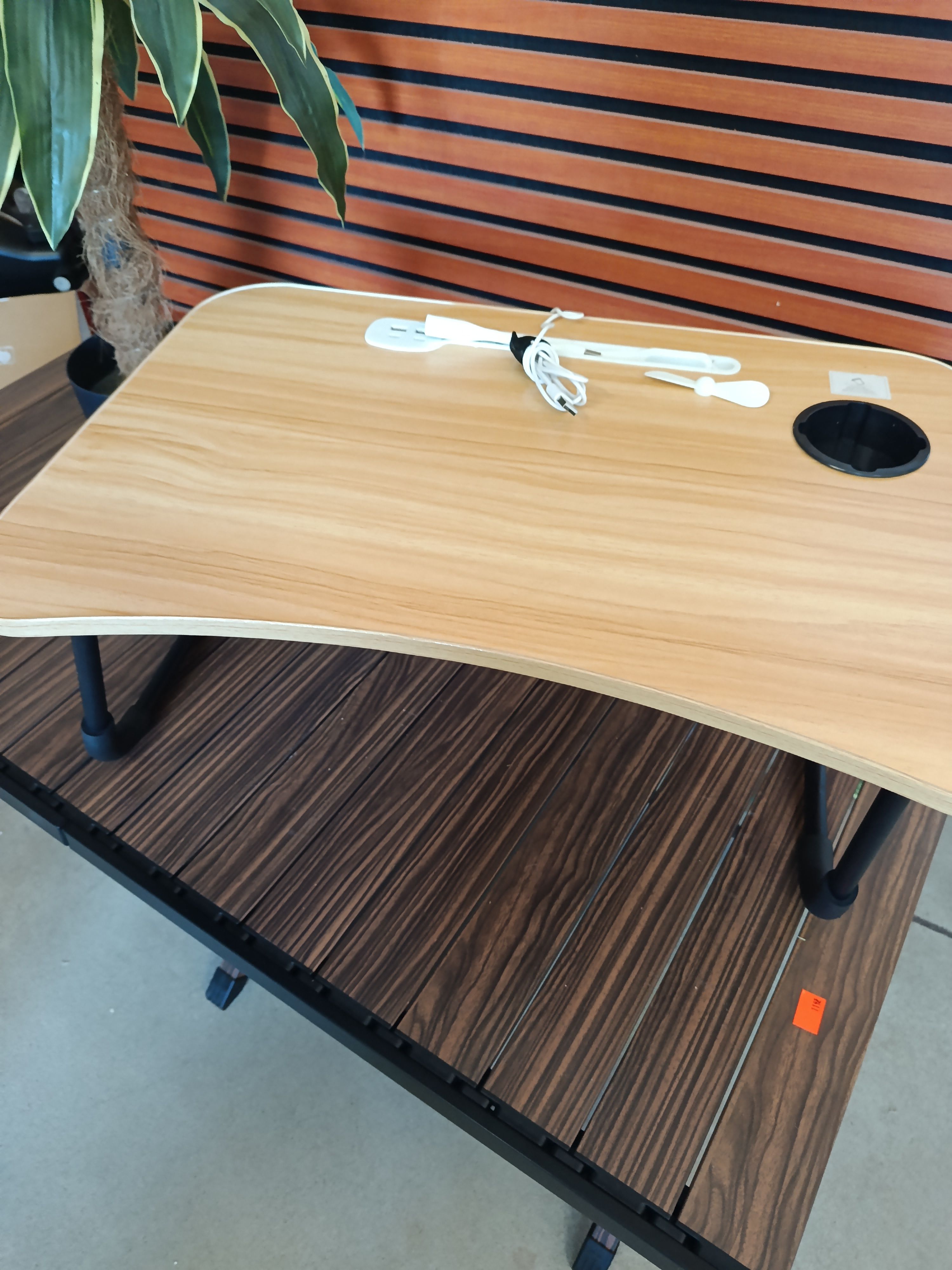 Stoliczek pod laptopa