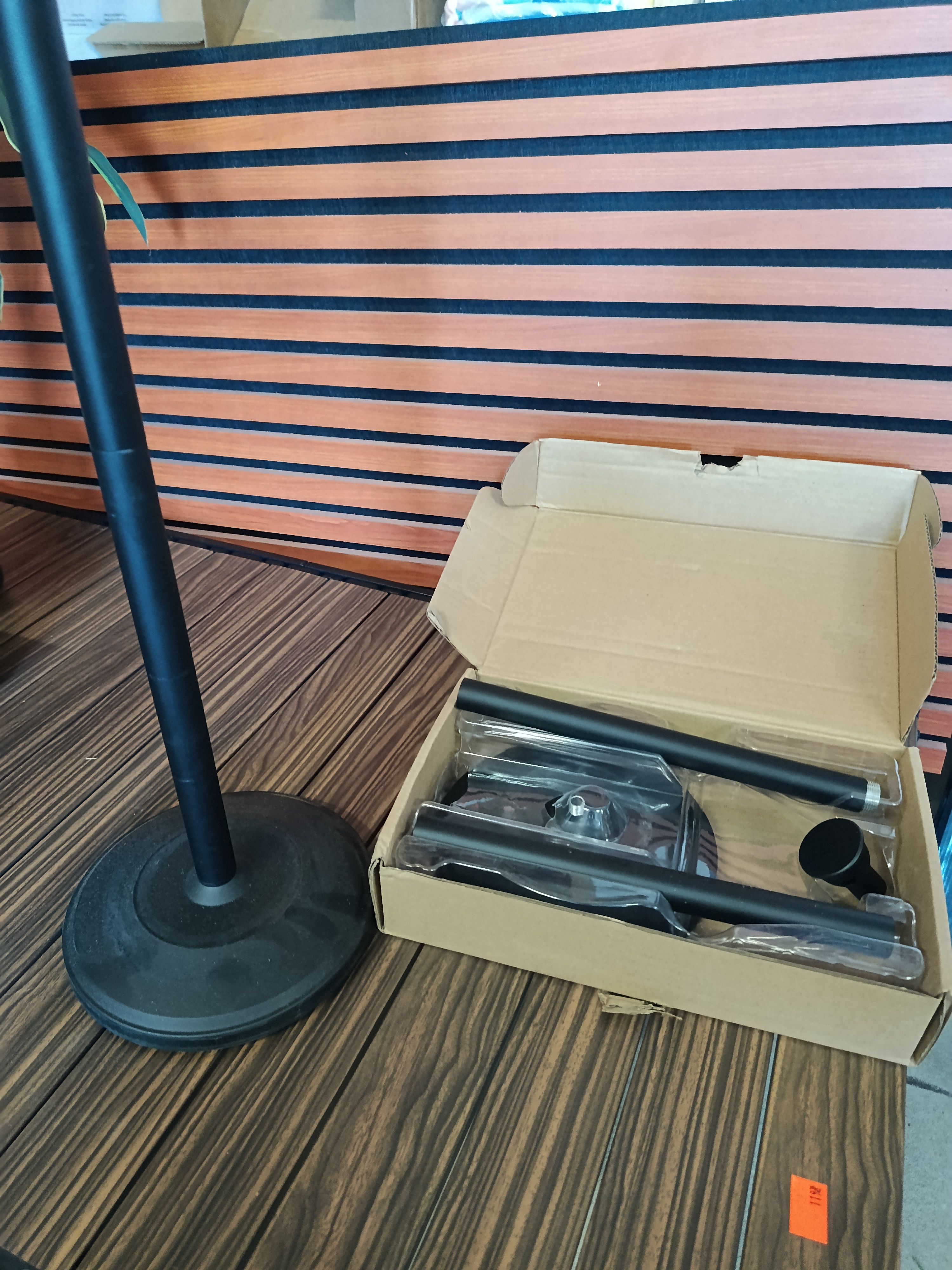 Nowoczesny stojak na papier toaletowy czarny loft metalowy