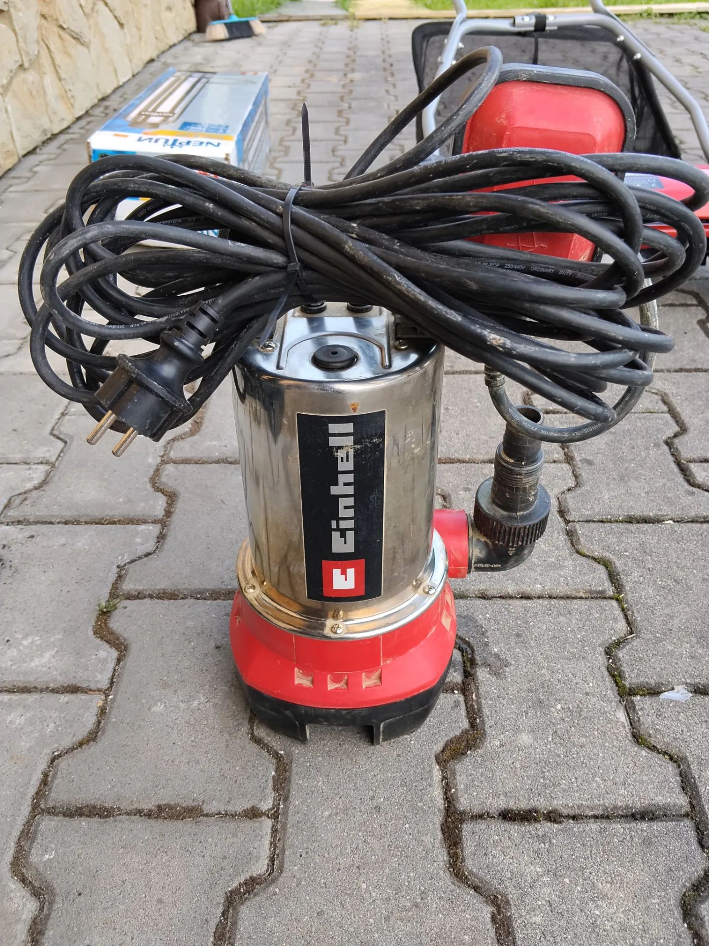 Zatapialna pompa do wody Einhell korpus ze stali nierdzewnej INOX