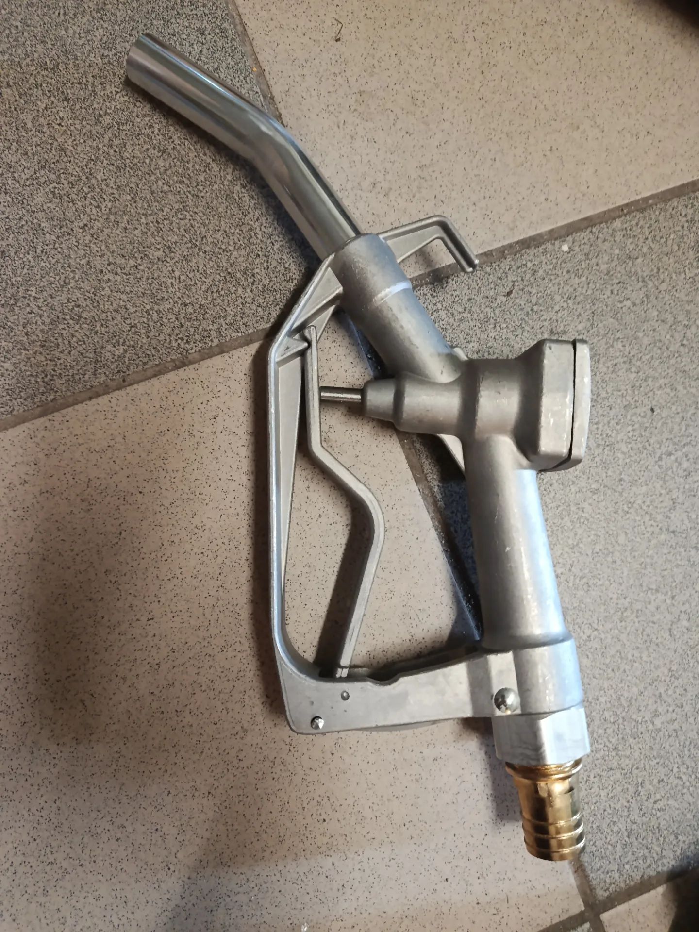 Manualny pistolet do nalewania paliwa oleju i nafty