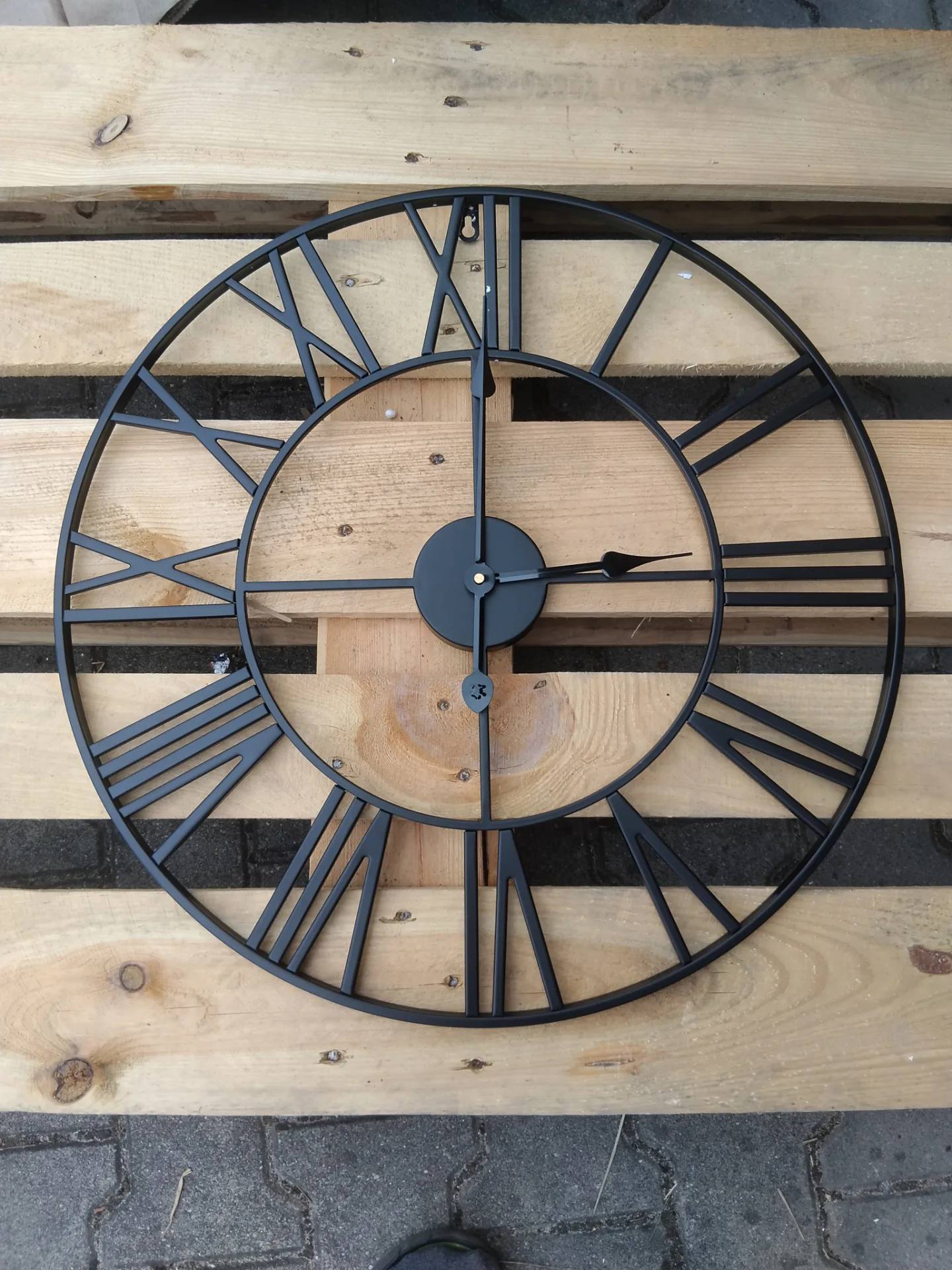Metalowy zegar ścienny loft retro rzymskie cyfry czarny mat 58 cm
